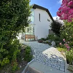 Blick Schloss Tarasp - Arventraum Mit Gartenspa Scuol