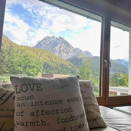 Blick Schloss Tarasp - Arventraum Mit Gartenspa