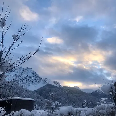 아파트 Blick Schloss Tarasp - Arventraum Mit Gartenspa 스쿠올
