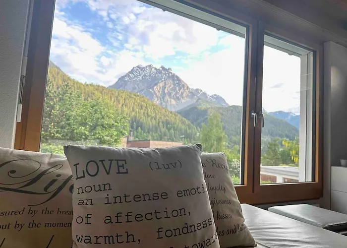 Blick Schloss Tarasp - Arventraum Mit Gartenspa