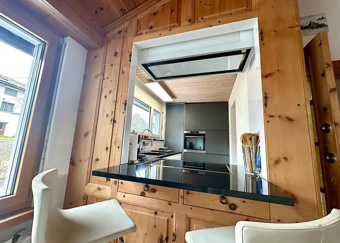 Blick Schloss Tarasp - Arventraum Mit Gartenspa