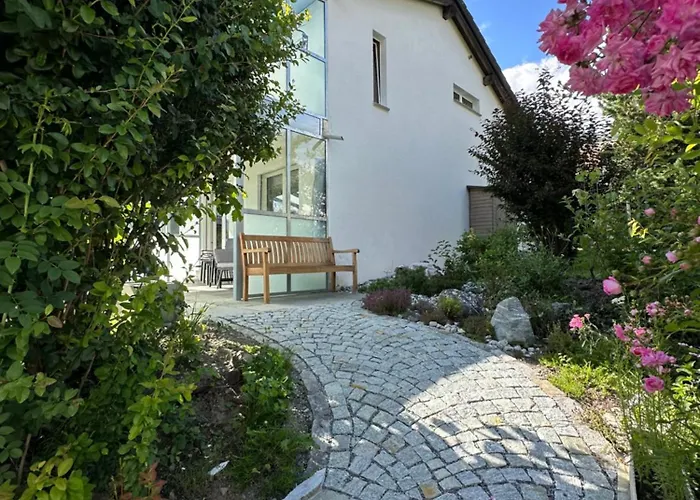 Blick Schloss Tarasp - Arventraum Mit Gartenspa Scuol