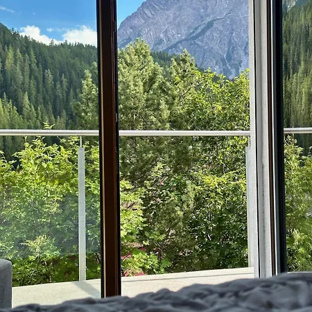 Blick Schloss Tarasp - Arventraum Mit Gartenspa דירה סקואול