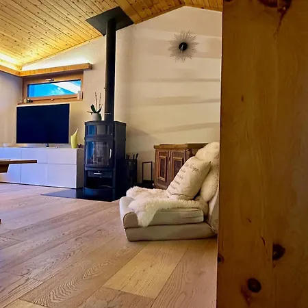 Blick Schloss Tarasp - Arventraum Mit Gartenspa * Scuol