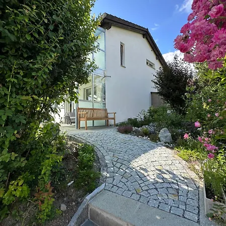Blick Schloss Tarasp - Arventraum Mit Gartenspa סקואול